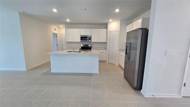 Building Photo - 3363 Alexander Dr