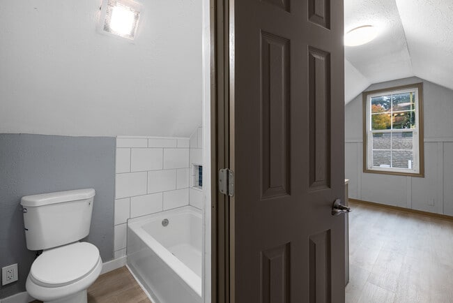 Building Photo - 5737 SE Harold St