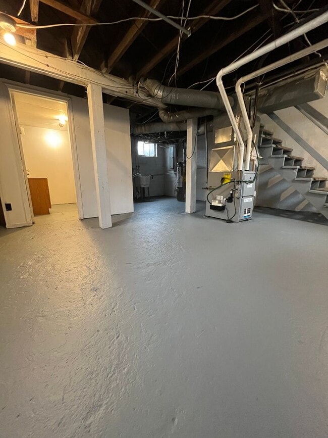 Building Photo - Two Bedroom Townhouse