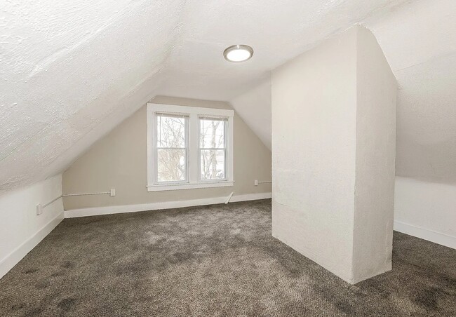 Building Photo - 4028 Vinceton St