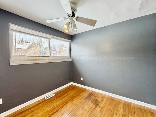 Building Photo - Beautiful Mid-Century 3 Bedroom Steps from Detroit Golf Club!