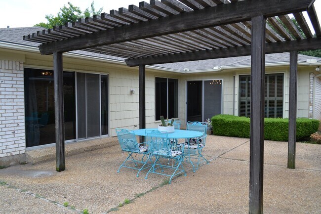 Building Photo - Charming 2 Bed, 2 Bath Home in Waco - Perf...