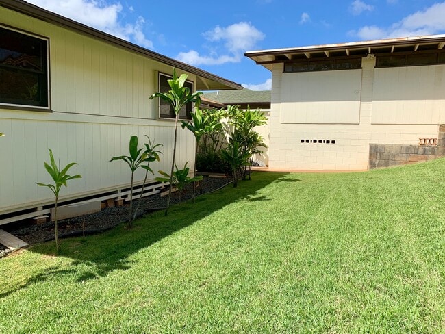 Building Photo - Charming Singe Family Home 3/1/2 with Spacious & Fenced Yard