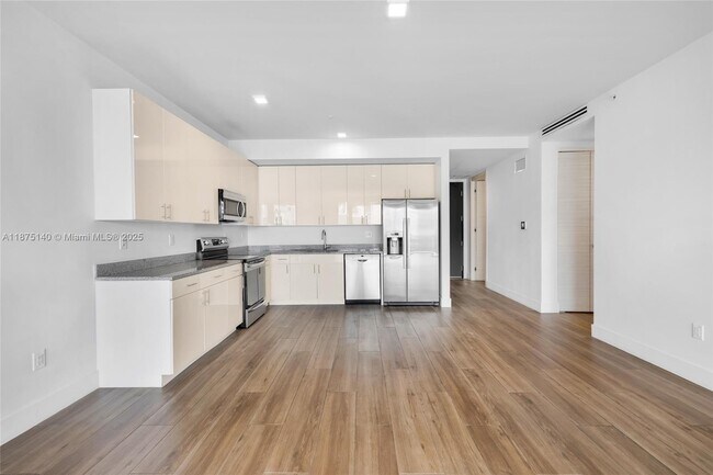 Building Photo - 3265 Bird Ave