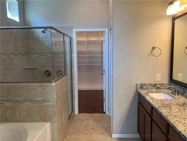 Building Photo - 2527 Portland Ave