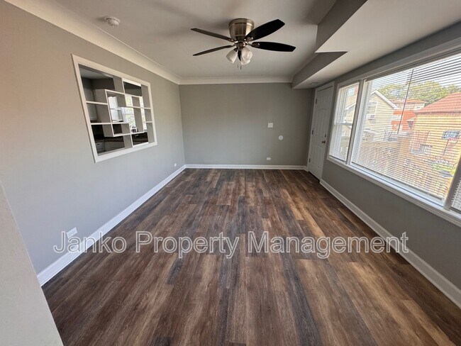 Building Photo - 2237 Vermont St