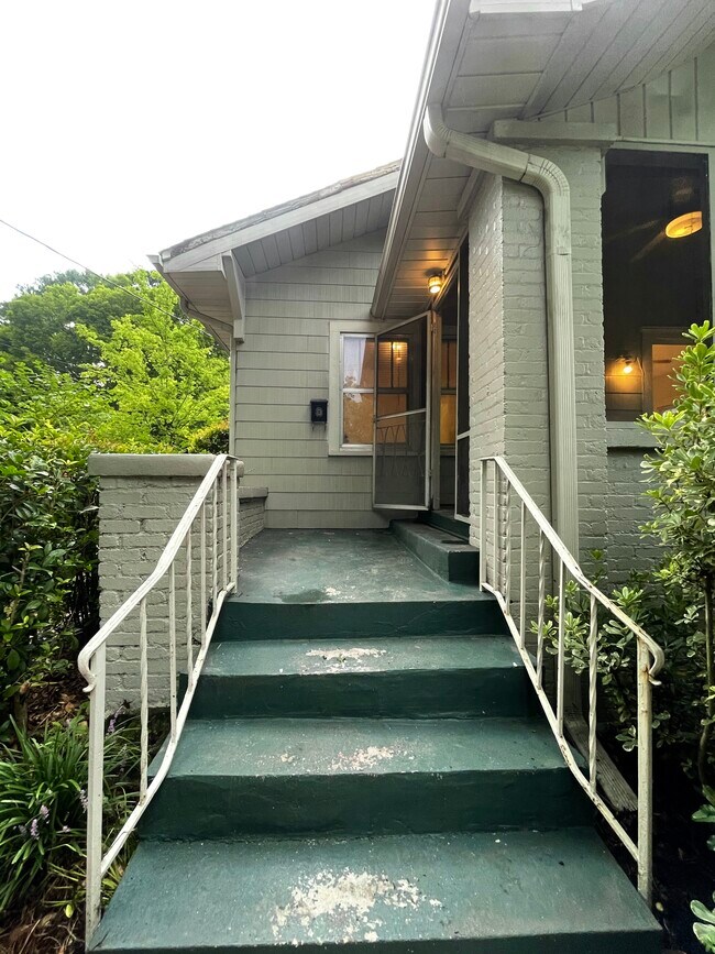 Front porch - 908 Oxmoor Rd