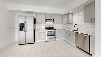 Building Photo - 2 bedroom in Hallandale FL 33004