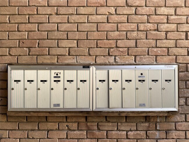 Building Photo - 1530 Heights Blvd