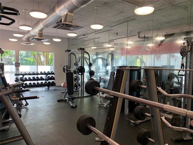 Building Photo - 650 NE 64th St