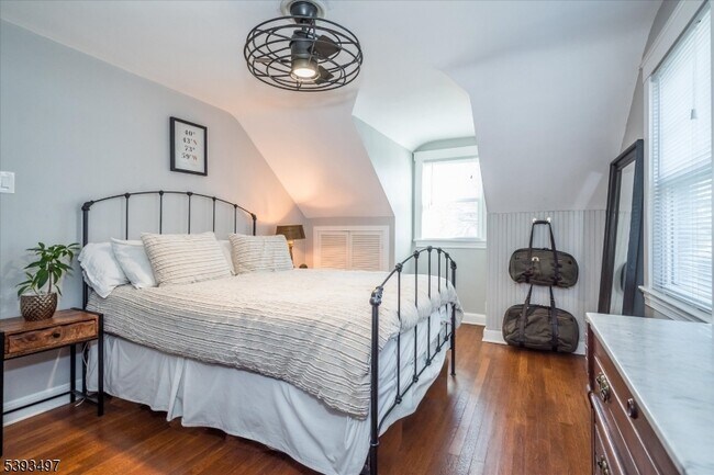 Building Photo - 203 Locust Dr