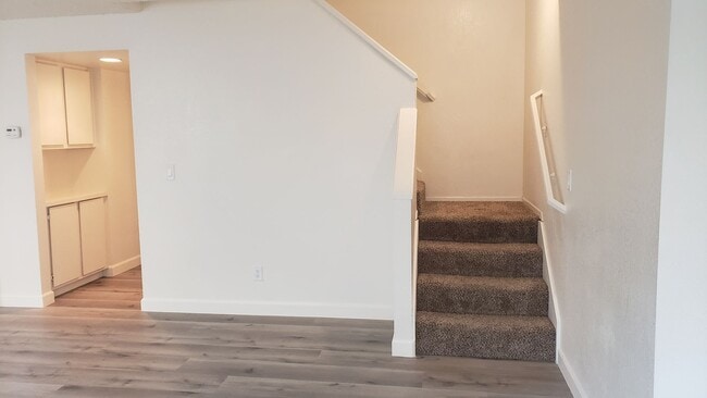 Building Photo - NICE 3 BED/2.5 BATH/2 CAR GARAGE/1590 SQ. ...