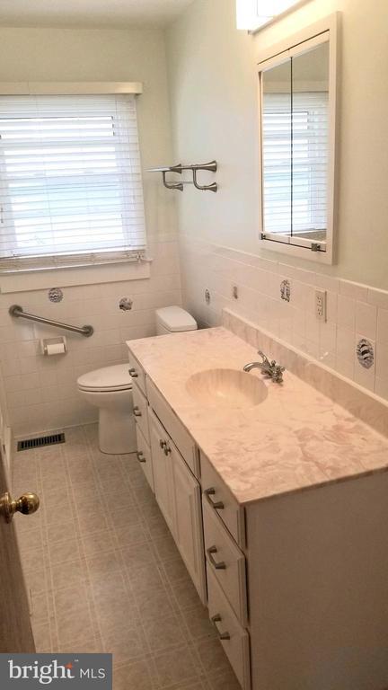 Building Photo - 219 E Chew Ave