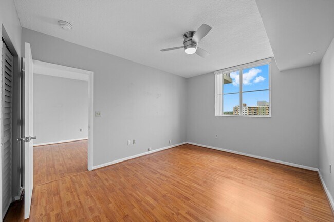 Building Photo - 3020 NE 32nd Ave