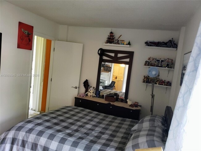 Building Photo - 3101 N Country Club Dr