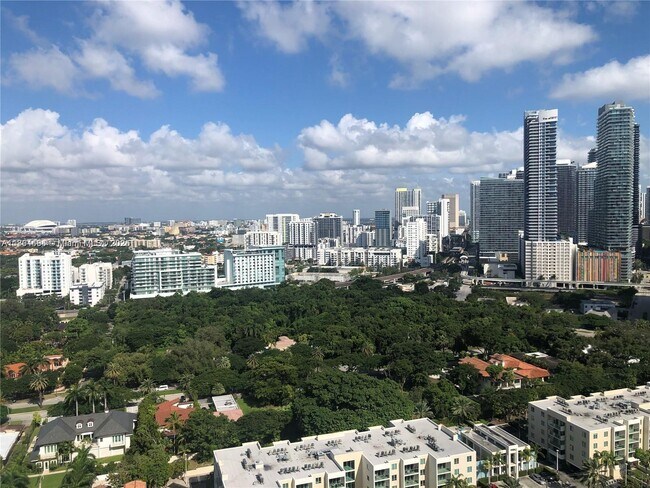 Building Photo - 1643 Brickell Ave