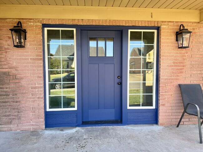 Building Photo - Fully Remodeled Home Near Penn and NW Expr...