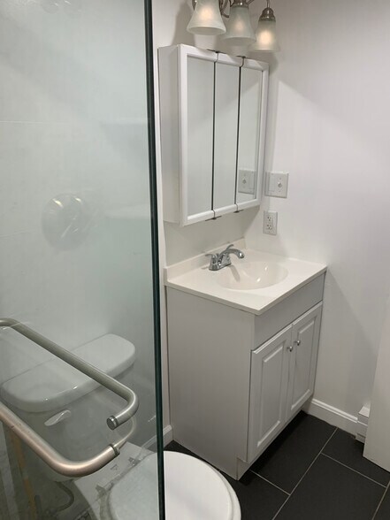 Building Photo - 39 Peterborough St