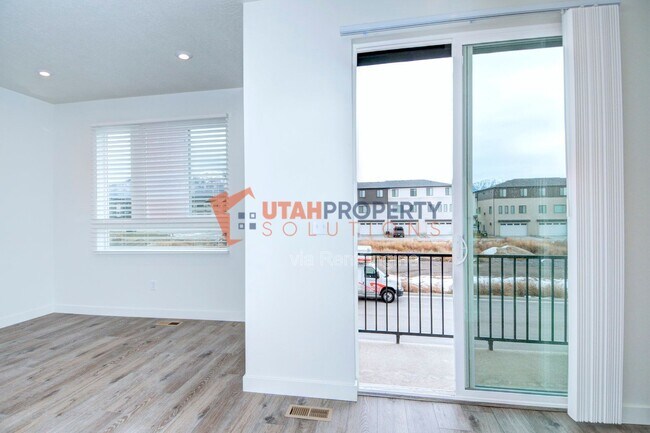 Building Photo - 425 S 960 W