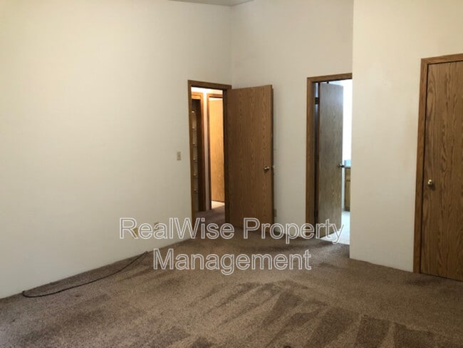 Building Photo - 475 Scenic Dr