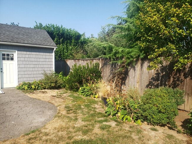 Building Photo - Charming Irvington Home with 3 Levels of L...