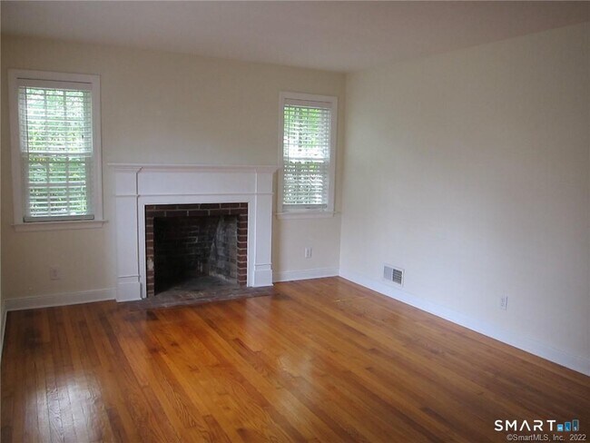 Building Photo - 8 Rochambeau Ave