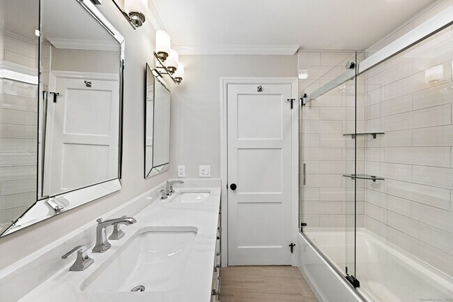 Building Photo - 144 W Norwalk Rd