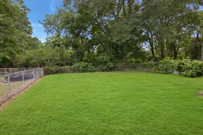 Building Photo - 406 Bardash St