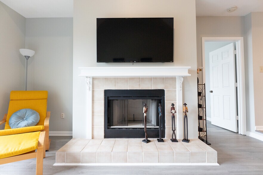 Building Photo - Room in Condo on J M Keynes Dr