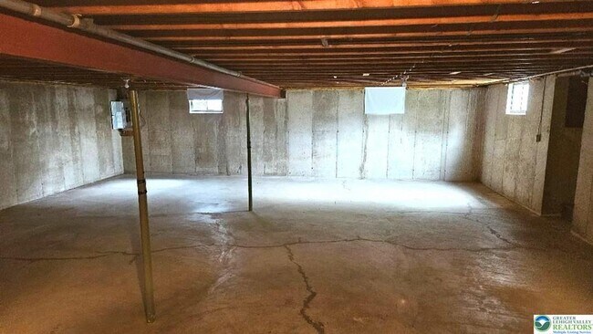 Building Photo - 559 Heckman Ave