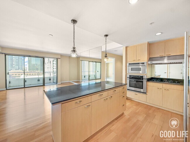 Primary Photo - Downtown Luxury Living – 2B/2BA Condo with...