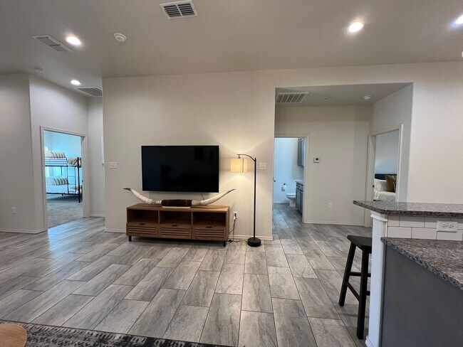 Building Photo - 2Bed/ 2Bath Available MAY- in Lubbock cooper ISD!