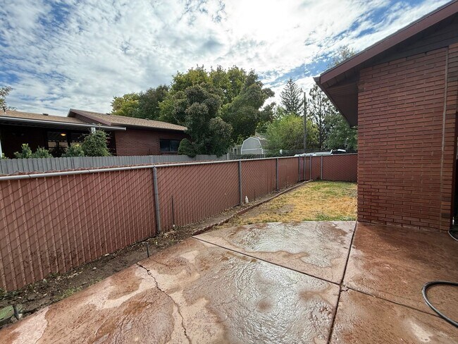 Building Photo - Beautifully Updated Home in Holladay