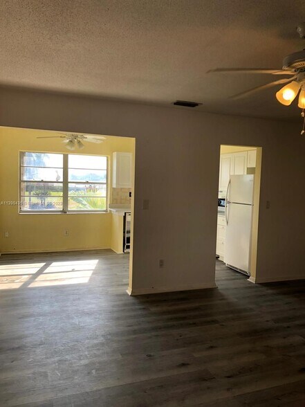 Building Photo - 1449 N 14th Way