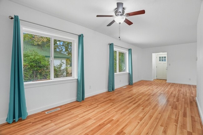 Building Photo - 1731 E Sanson Ave