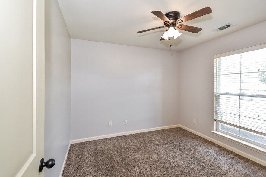 Building Photo - 2639 Cherry Tree Dr