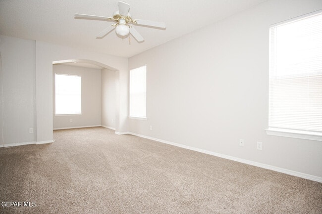 Building Photo - 3272 Garden Point Dr