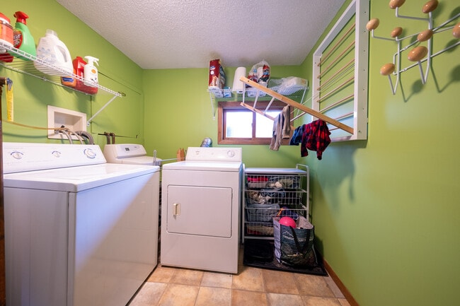 Building Photo - 14130 35th Ave N