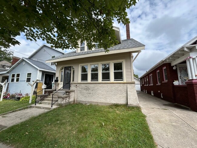 Front - 1178 Jefferson St