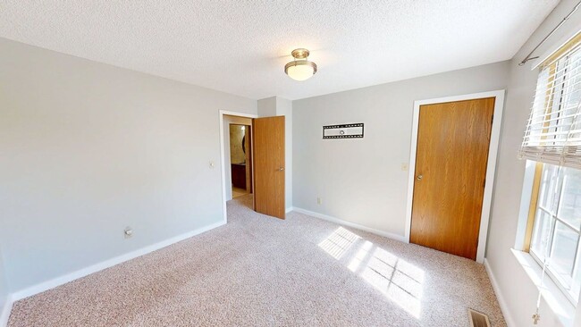 Building Photo - 5127 Singleton Dr