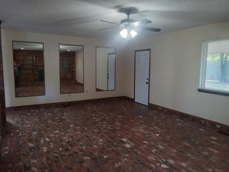 Building Photo - 312 Christopher Todd Dr