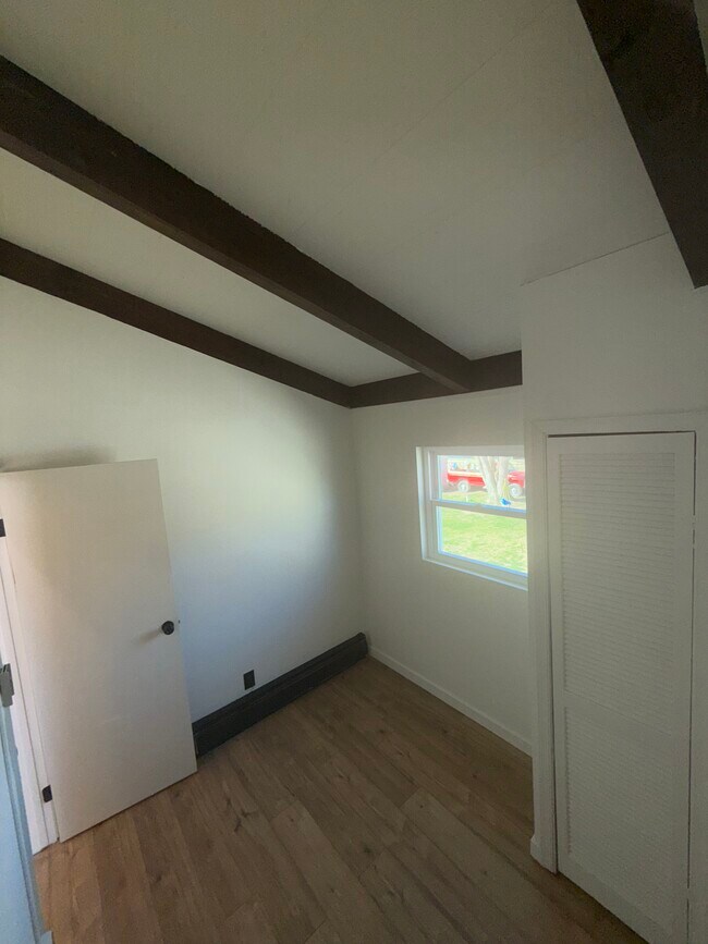 Small bedroom or office - 12516 W Torquay Rd