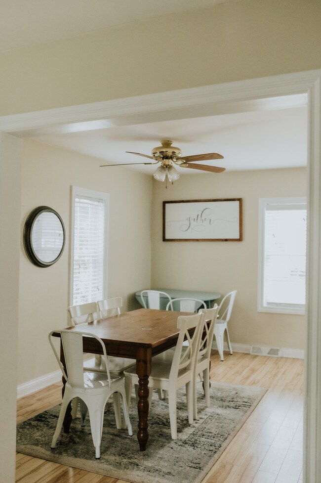 Building Photo - 871 St Joseph St