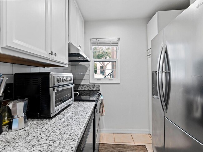 Building Photo - 4507 S Oak Dr