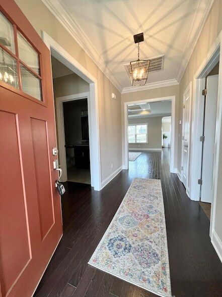 Building Photo - 9015 Seven Lakes Dr