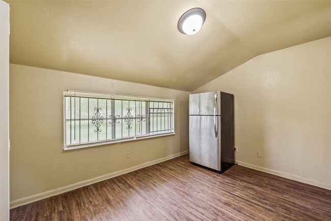 Building Photo - 5503 S Acres Dr