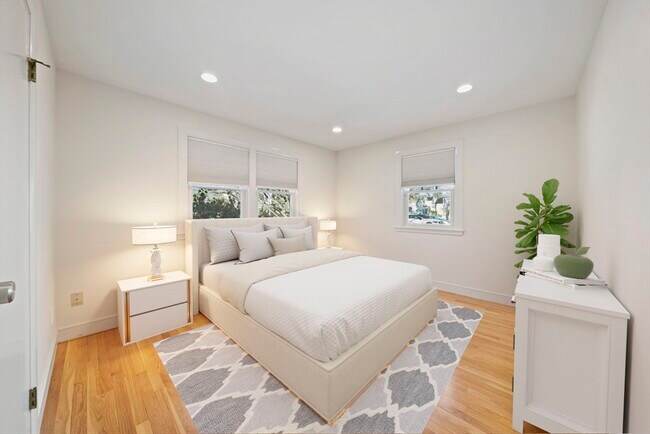 Building Photo - 55 Evelyn Rd