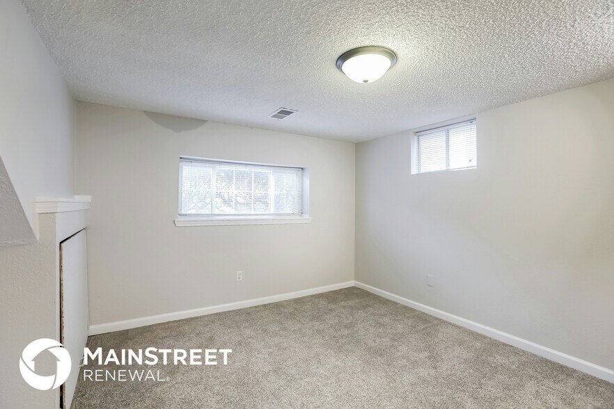 Building Photo - 2308 NW Ashton Dr