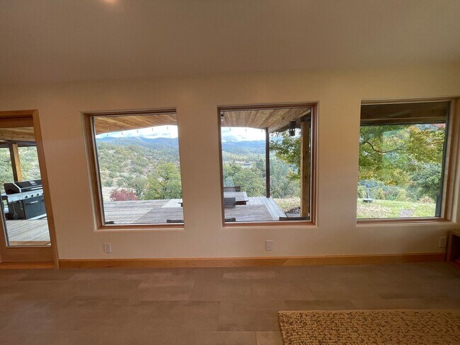 Building Photo - Rural 3 Bedroom, 2 Bath - Ruch & Applegate River Area