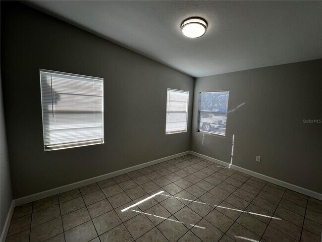 Building Photo - 1931 Carrigan Ave